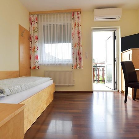 Hotel Blumenhof Wegleitner Illmitz Esterno foto