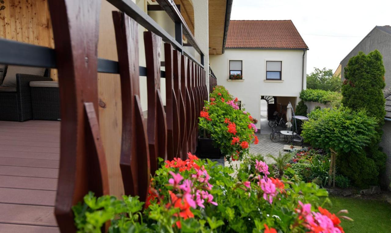 Hotel Blumenhof Wegleitner Illmitz Esterno foto