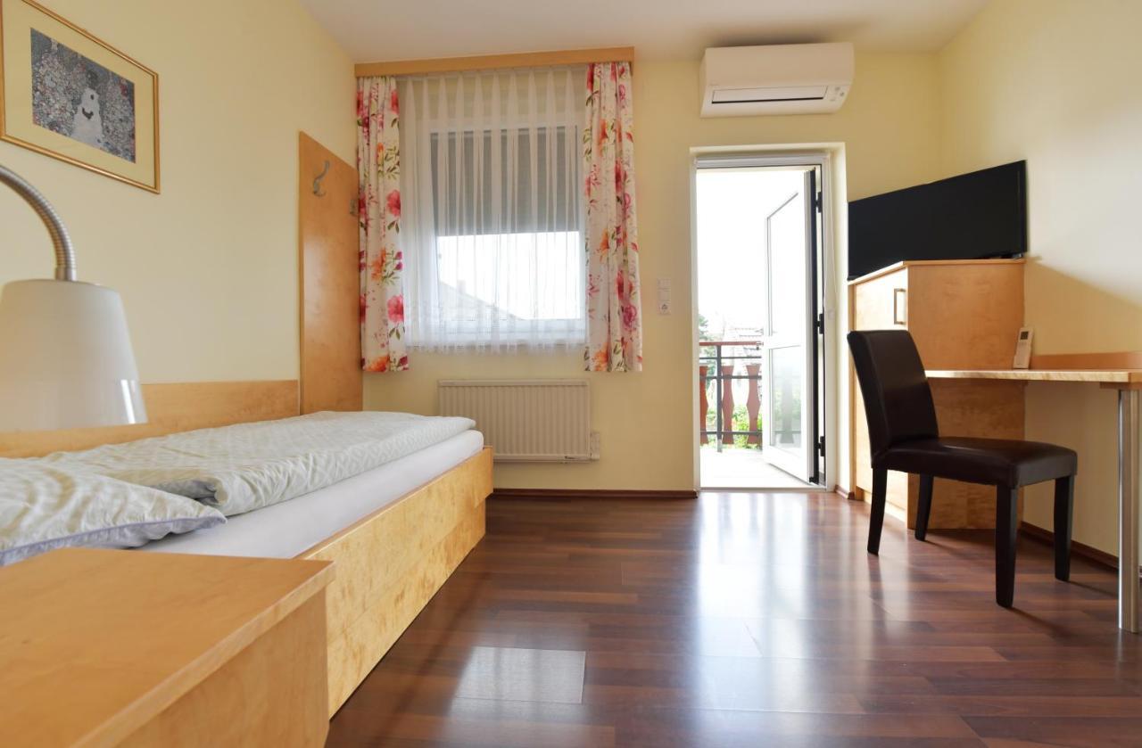 Hotel Blumenhof Wegleitner Illmitz Esterno foto